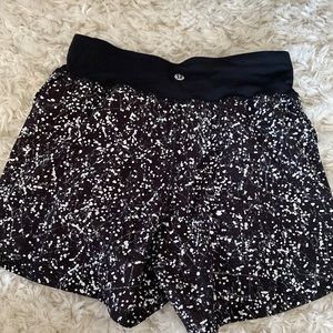 lululemon find your pace shorts